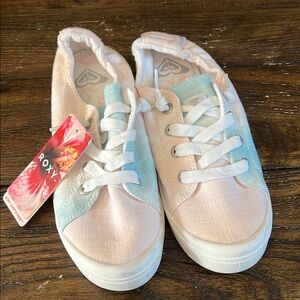NWT girls size 5 Roxy Bayshore shoes